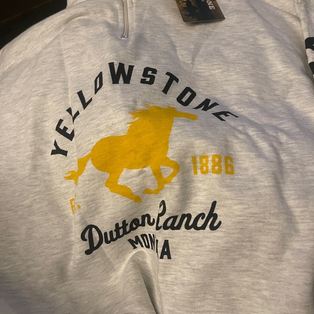 Yellowstone Paramount Quarter Zip Grey Sweatshirt Size Large NWT - Picture 3 of 9